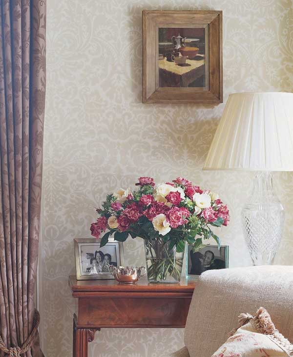 How to Use Damask Wallpaper