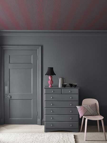 How to Use Striped Wallpaper