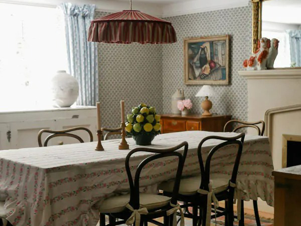 Country Cottage Dining Room Wallpaper