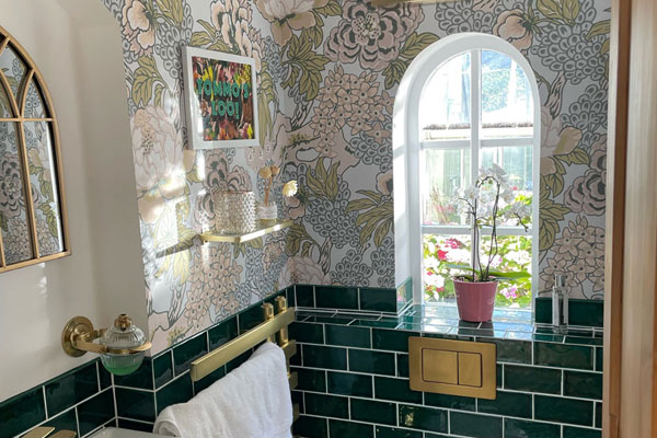 Small Bathroom Floral Wallpaper